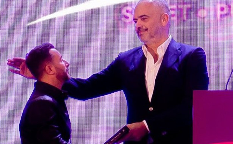 “Vazhdoj ta admiroj”, emocionohet Erion Braçe: Të dua shumë Dianë! “Vazhdoj ta admiroj”, emocionohet Erion Braçe: Të dua shumë Dianë!