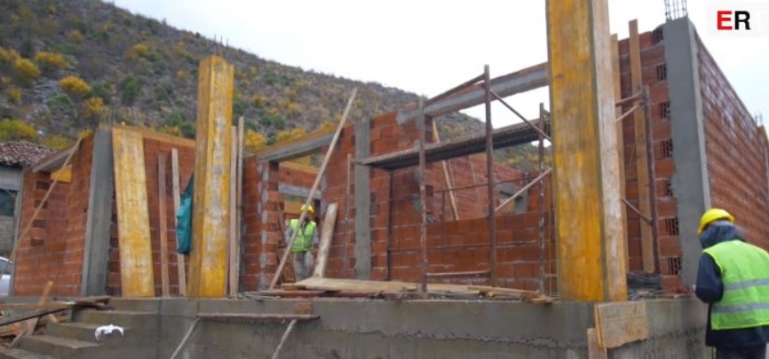 Rama mban premtimin, familja nga Shkodra me shtëpi të re Rama mban premtimin, familja nga Shkodra me shtëpi të re