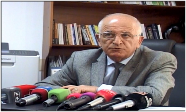 Rektori Korçës ka marrë gradë, me temën: “Përdorimi i frazeologjizmave popullore, në ligjërimin e Shokut Enver” Rektori Korçës ka marrë gradë, me temën: “Përdorimi i frazeologjizmave popullore, në ligjërimin e Shokut Enver”