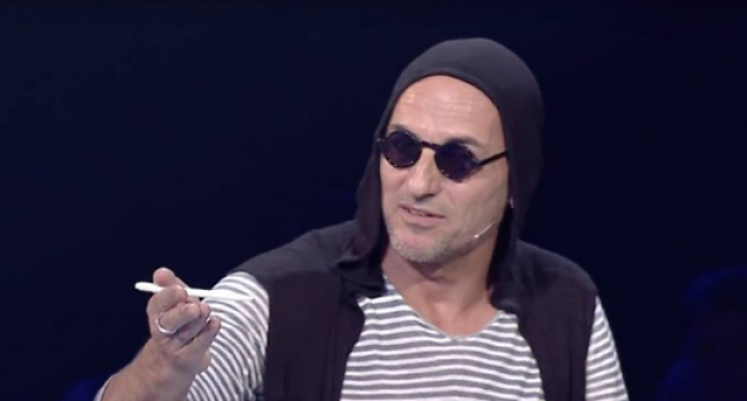 Mediat mashtruan se e kishin proceduar penalisht, revoltohet këngëtari: Jeni zhgënjyes, o koshe plerash që merreni me thashetheme Mediat mashtruan se e kishin proceduar penalisht, revoltohet këngëtari: Jeni zhgënjyes, o koshe plerash që merreni me thashetheme