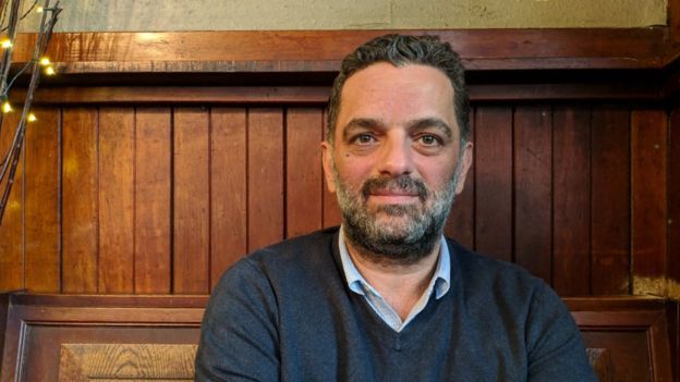 BBC shkruan për shqiptarin dhe biznesin e tij: “Nuk pranojmë cash… Ju kërkojmë ndjesë por është epoka dixhitale” BBC shkruan për shqiptarin dhe biznesin e tij: “Nuk pranojmë cash… Ju kërkojmë ndjesë por është epoka dixhitale”