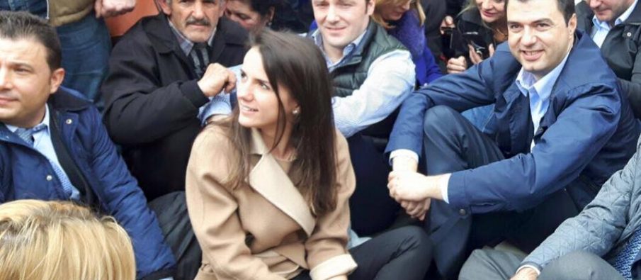 Demokratët duhet të zgjedhin sot mes Rudina Azem Hajdarit dhe Lulzim… Bashës! Demokratët duhet të zgjedhin sot mes Rudina Azem Hajdarit dhe Lulzim… Bashës!