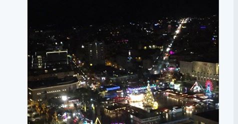 Numri 2 i NATO-s vlerëson Tiranën: Sheshi “Skënderbej”, i mrekullueshëm. Shqipëria di si të dekorohet për festa Numri 2 i NATO-s vlerëson Tiranën: Sheshi “Skënderbej”, i mrekullueshëm. Shqipëria di si të dekorohet për festa