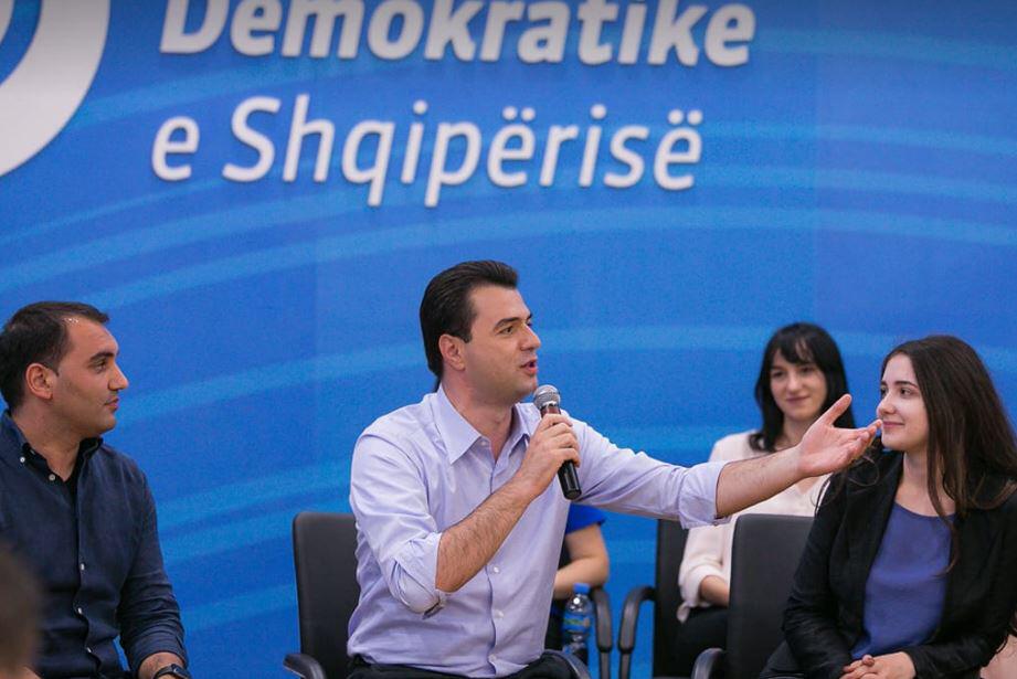 FOTOT/ Tentativat e dështuara të militantes së Bashës pas atyre të LSI, për t’i vjedhur protestën studentëve në “Opinion” FOTOT/ Tentativat e dështuara të militantes së Bashës pas atyre të LSI, për t’i vjedhur protestën studentëve në “Opinion”