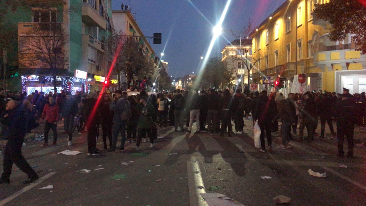 Nëse mendoni, se populli do të stresohet nga dhuna juaj në bllokimin e rrugëve dhe do t’i kundërvihet qeverisë, ju them se jeni tërësisht në rrugë të gabuar Nëse mendoni, se populli do të stresohet nga dhuna juaj në bllokimin e rrugëve dhe do t’i kundërvihet qeverisë, ju them se jeni tërësisht në rrugë të gabuar