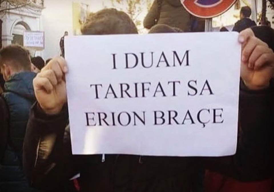 “I duam tarifat sa Erion Braçe”, deputeti i përgjigjet studentëve: