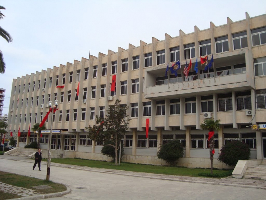 Skandali në Vlorë: Pesë pedagogë me gradën Doktor i Shkencave…pa shkollë të mesme Skandali në Vlorë: Pesë pedagogë me gradën Doktor i Shkencave…pa shkollë të mesme