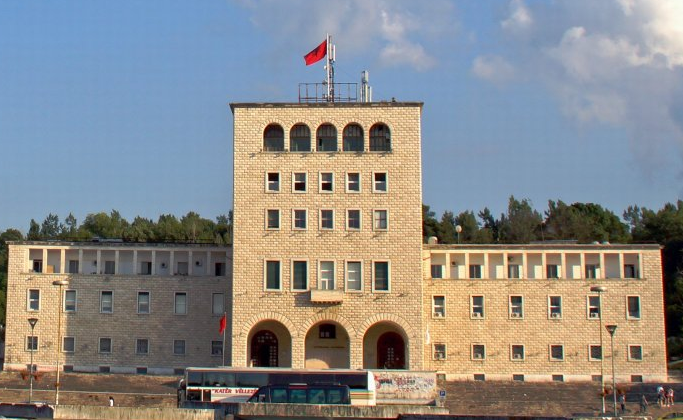 Universiteti, “monarki” familjare, partiake e klienteliste, ja disa nga lidhjet në rektorat e fakultete Universiteti, “monarki” familjare, partiake e klienteliste, ja disa nga lidhjet në rektorat e fakultete