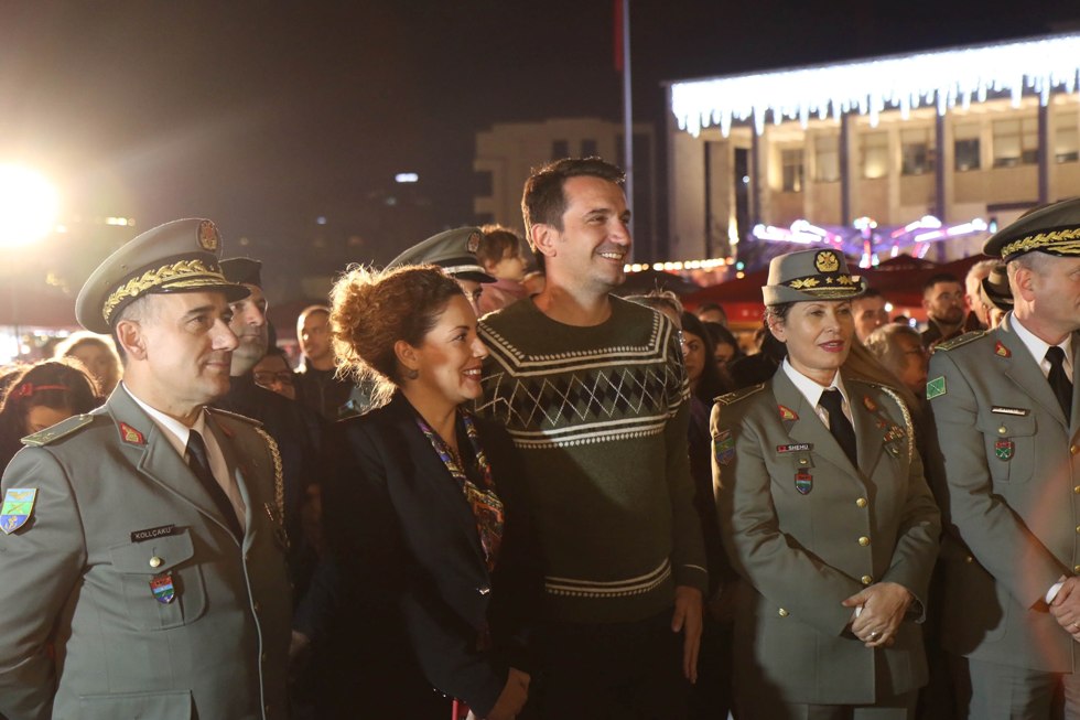 106-vjetori i Forcave të Armatosura/ Koncert në sheshin “Skënderbej”, Xhaçka: Ushtarakët, model i mrekullueshëm për t’u ndjekur