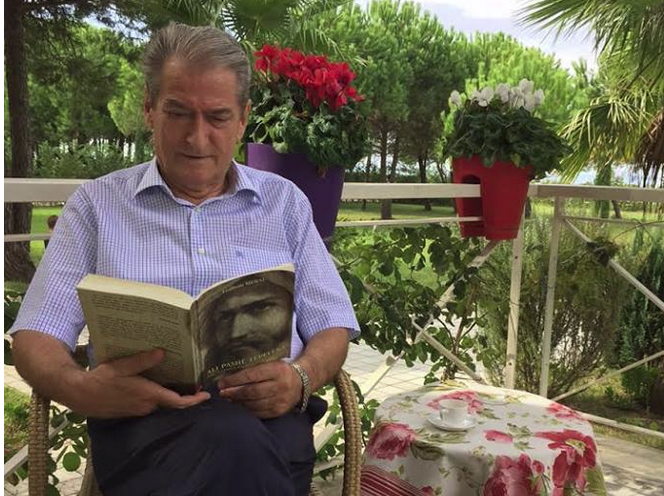 Berisha “lakmitar i babëzitur” me vajzën milionere: Rama me vilë, unë me rrogë nuk arrita të kem një të tillë Berisha “lakmitar i babëzitur” me vajzën milionere: Rama me vilë, unë me rrogë nuk arrita të kem një të tillë