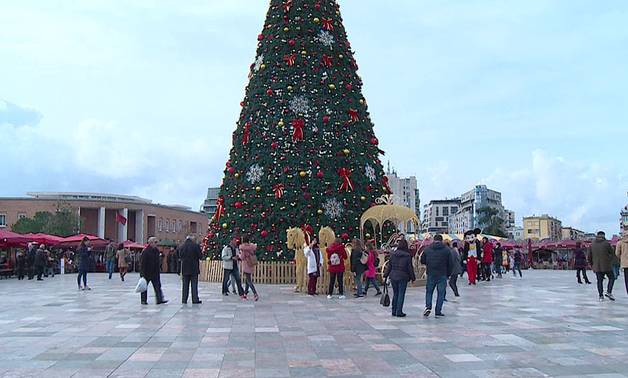 Pushimet e fundvitit, shqiptarët “preferojnë” më së shumti vendlindjen Pushimet e fundvitit, shqiptarët “preferojnë” më së shumti vendlindjen