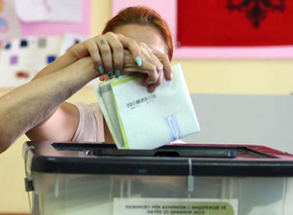Ministria e Brendshme publikon ekstraktin e parë të listave të votuesve: 3.549.909 shqiptarë kanë të drejtë vote Ministria e Brendshme publikon ekstraktin e parë të listave të votuesve: 3.549.909 shqiptarë kanë të drejtë vote