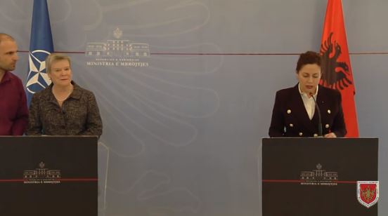 Xhaçka me zv.sekretaren e NATO-s: Trefishuam trupat në Afganistan, Kuçova një… Xhaçka me zv.sekretaren e NATO-s: Trefishuam trupat në Afganistan, Kuçova një…