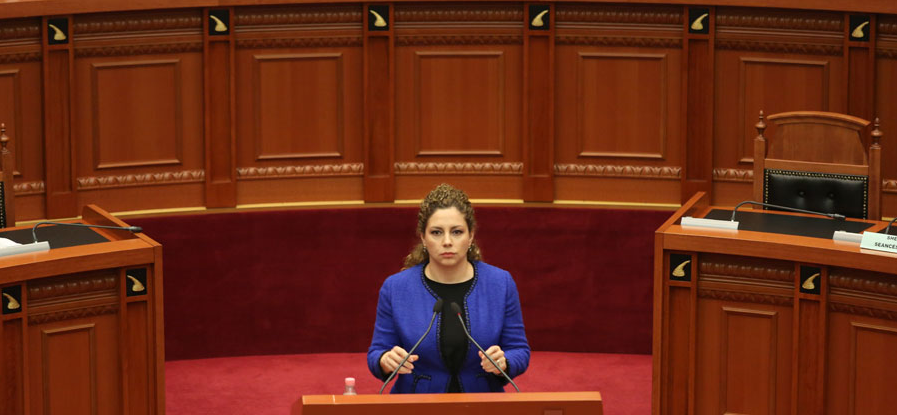 Ministrja Olta Xhaçka: Opozita ka lëshuar “luanët” që të luftojë me sende koteci Ministrja Olta Xhaçka: Opozita ka lëshuar “luanët” që të luftojë me sende koteci