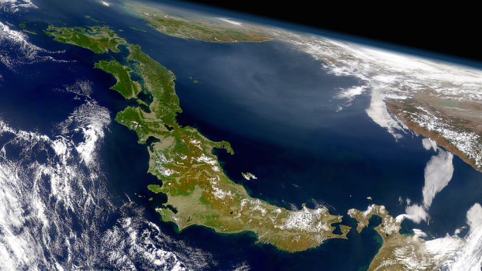 Poli i Veriut po largohet nga Kanadaja, shkencëtarët nuk dinë arsyen Poli i Veriut po largohet nga Kanadaja, shkencëtarët nuk dinë arsyen