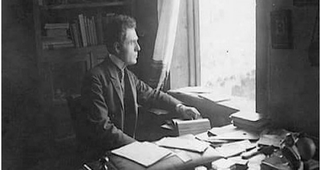 Dekreti i vitit ’33 që ndalonte të rinjtë në kafene: “Fole demoralizimi” Dekreti i vitit ’33 që ndalonte të rinjtë në kafene: “Fole demoralizimi”