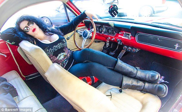 I injekton vetes bakterin 3.5 mln vjeçar për të gjetur rininë e përjetshme (Foto) I injekton vetes bakterin 3.5 mln vjeçar për të gjetur rininë e përjetshme (Foto)