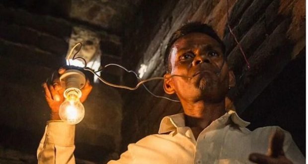 Njihuni me burrin që ushqehet me korent, e bën çdo ditë një gjë të tillë Njihuni me burrin që ushqehet me korent, e bën çdo ditë një gjë të tillë