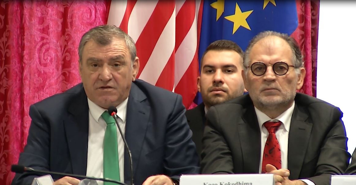 Partitë e vogla rrisin presionin, një pol i tretë politik në horizont Partitë e vogla rrisin presionin, një pol i tretë politik në horizont