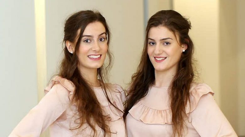 “Miss Intercontinental”, në Filipinet: Dy motra binjake, njëra përfaqëson Kosovën, tjetra Shqipërinë “Miss Intercontinental”, në Filipinet: Dy motra binjake, njëra përfaqëson Kosovën, tjetra Shqipërinë