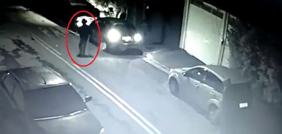 Po vidhte makinën, hajduti pëson atak kardiak (Video) Po vidhte makinën, hajduti pëson atak kardiak (Video)