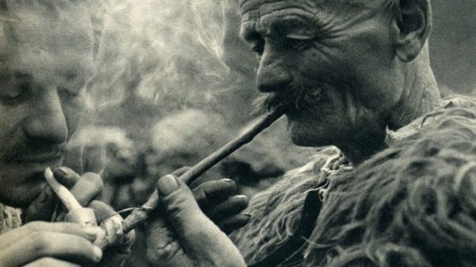 Kodet e shqiptarëve dhe cigarja e ndezur Kodet e shqiptarëve dhe cigarja e ndezur