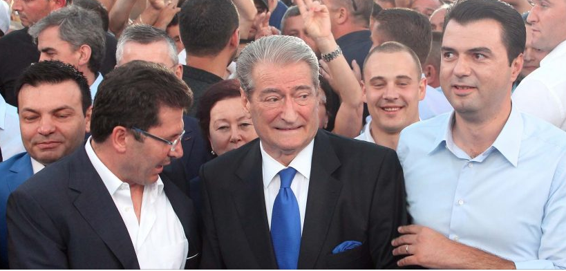 Berisha, asnjë pendesë për 21 janarin, thotë se do ta kishte shkrepur vetë armën nëse Garda nuk do të kishte vr.arë demonstruesit Berisha, asnjë pendesë për 21 janarin, thotë se do ta kishte shkrepur vetë armën nëse Garda nuk do të kishte vr.arë demonstruesit