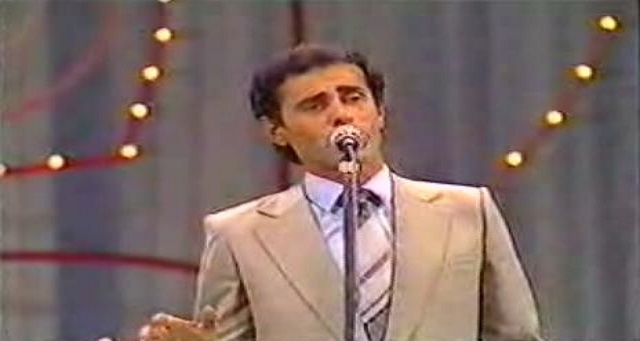 Bashkim Alibali, dashnori i këngës dhe i skenës Bashkim Alibali, dashnori i këngës dhe i skenës