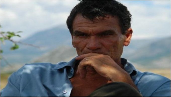 Aktori Bruno Shllaku si babaii tij Artisti i Popullit Lec Shllaku Aktori Bruno Shllaku si babaii tij Artisti i Popullit Lec Shllaku