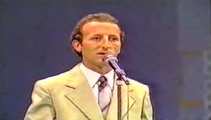 Luan Zhegu – Nje nga kantautoret me te suksesshem shqiptare Luan Zhegu – Nje nga kantautoret me te suksesshem shqiptare