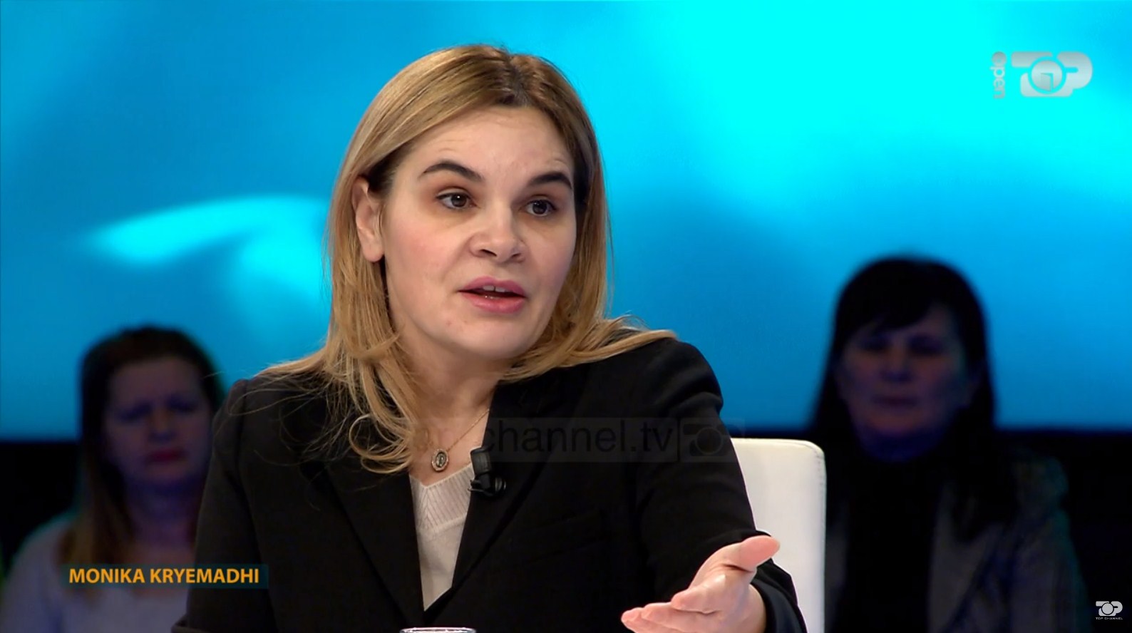 Qan Monika për femijët e saj, që nga “frika e halli” i paska çuar të “vuajnë” në kolegjet më të shtrenjta të Londrës Qan Monika për femijët e saj, që nga “frika e halli” i paska çuar të “vuajnë” në kolegjet më të shtrenjta të Londrës