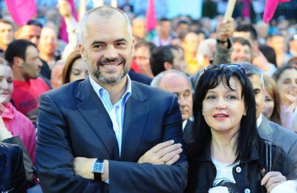 “Bashkëshortja e tij pjesë e bordit”/ Rama flet për bankën që u sulmua nga opozita: Amerika është e shqetësuar! “Bashkëshortja e tij pjesë e bordit”/ Rama flet për bankën që u sulmua nga opozita: Amerika është e shqetësuar!