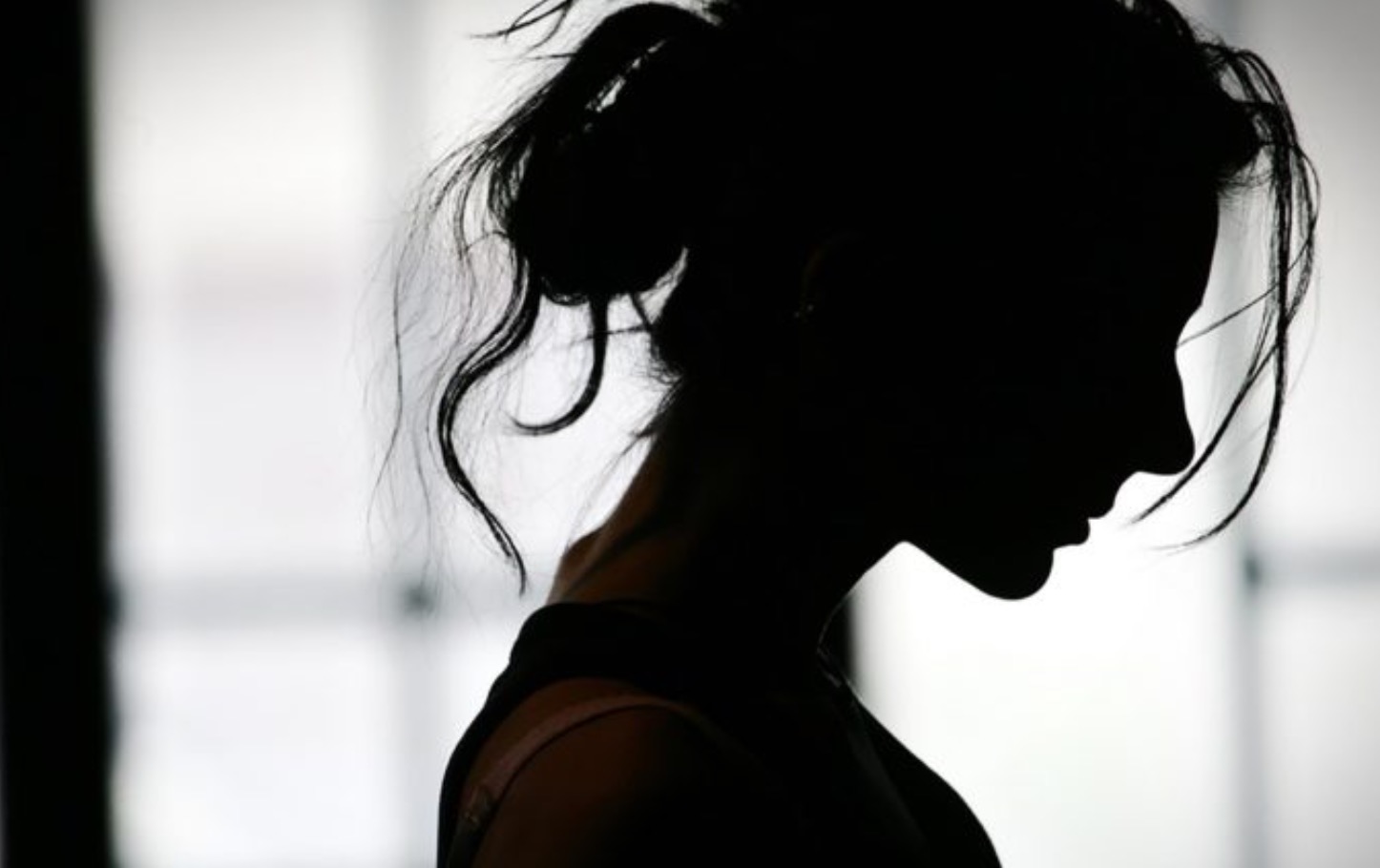 Ka plagë që nuk shfaqen në trup, por që dhembin më tepër se çdo plagë fizike… Ka plagë që nuk shfaqen në trup, por që dhembin më tepër se çdo plagë fizike…