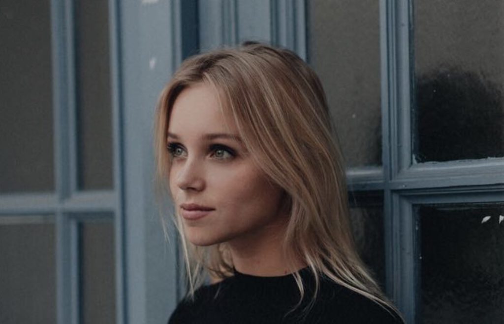 Çdo gjë e destinuar për ty, do e gjejë rrugën për të ardhur Çdo gjë e destinuar për ty, do e gjejë rrugën për të ardhur