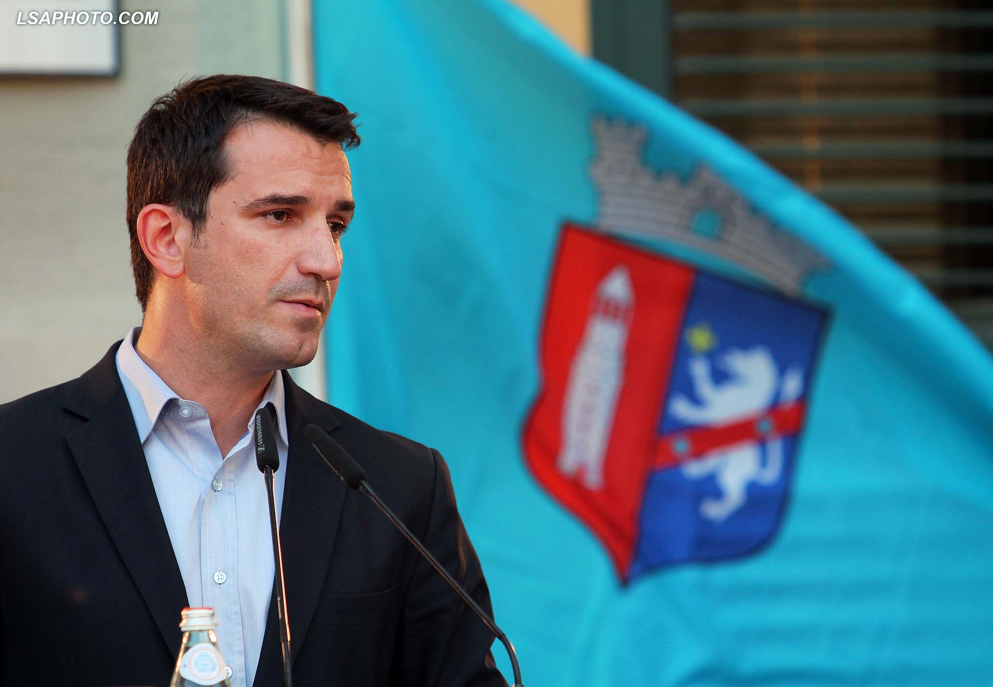 Përplasja tek “Petro Nini”, Veliaj: Bashkia s’ka dhënë leje ndërtimi dhe s’ka plan vendor për çështjen, gati të të ndihmojmë familjet me banesa sociale Përplasja tek “Petro Nini”, Veliaj: Bashkia s’ka dhënë leje ndërtimi dhe s’ka plan vendor për çështjen, gati të të ndihmojmë familjet me banesa sociale