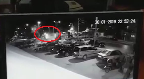 VIDEO/ Drejtori i mjedisit “shpejtësi dhe çmenduri” në rrugë, aksidenton frikshëm 11 makina