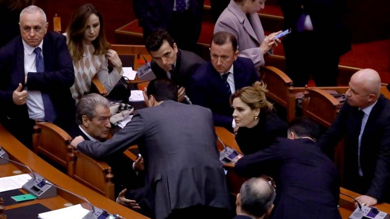 Mesazh nga SHBA: Si është e mundur që vende si Shqipëria mbetën 20-30 vjet peng të 2-3-4 emrave Mesazh nga SHBA: Si është e mundur që vende si Shqipëria mbetën 20-30 vjet peng të 2-3-4 emrave