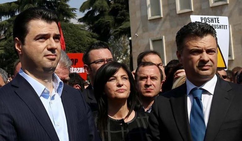 Politikanët “një përdorimsha” të PD Kadilli, Bozdo dhe Ristani hidhen në kosh nga Luli! Politikanët “një përdorimsha” të PD Kadilli, Bozdo dhe Ristani hidhen në kosh nga Luli!