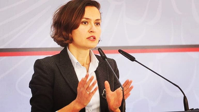 Besa Shahini merr shkas nga emisioni “Fiks Fare” dhe pezullon nga detyra drejtuesen e Zyrës Arsimore Mat: Ja si rankohen mësuesit në portalin “Mësues për Shqipërinë”