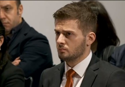 Gen Cakaj refuzon propozimin për nipin e deputetit socialist të emërohet konsull nderi në Shqipëri Gen Cakaj refuzon propozimin për nipin e deputetit socialist të emërohet konsull nderi në Shqipëri