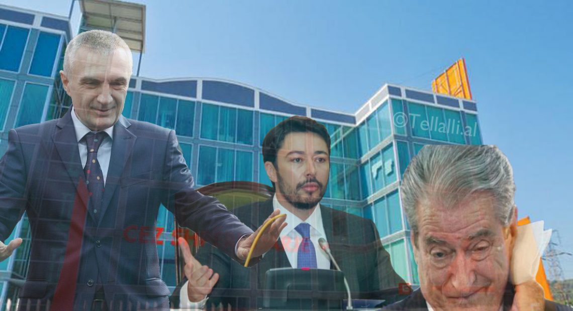 “Shkëlzen, bëhu gati se halle të mëdha të presin tani që edhe babi të iku nga Parlamenti” “Shkëlzen, bëhu gati se halle të mëdha të presin tani që edhe babi të iku nga Parlamenti”