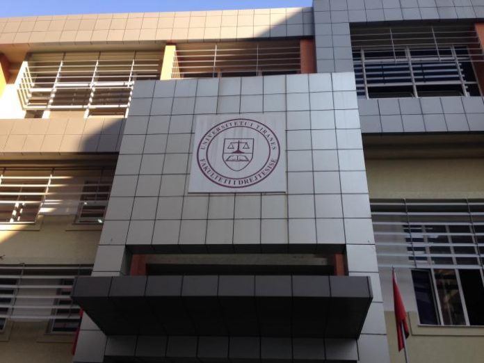 Pas Ekonomikut edhe Fakulteti i Drejtësisë pro mësimit: Mbi 88 % e studentëve shprehen se janë për proces të rregullt mësimor Pas Ekonomikut edhe Fakulteti i Drejtësisë pro mësimit: Mbi 88 % e studentëve shprehen se janë për proces të rregullt mësimor