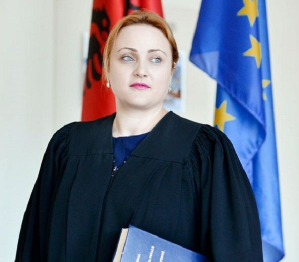 Gjashtë muajt e dështimit të Elisabeta Imerajt Gjashtë muajt e dështimit të Elisabeta Imerajt