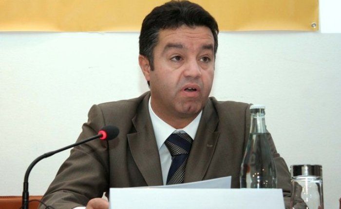 Eno Bozdo me banesë “sociale” u tregon rrugën studentëve Eno Bozdo me banesë “sociale” u tregon rrugën studentëve