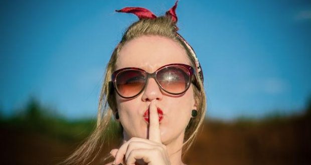 Fjalitë klasike të përdorura nga partneri/a kur ju tradhton me një tjetër Fjalitë klasike të përdorura nga partneri/a kur ju tradhton me një tjetër