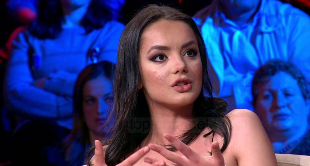 Modelja shqiptare refuzon ofertën, 20 mijë euro për një puthje në buzë: Duhet ta mendoj! Modelja shqiptare refuzon ofertën, 20 mijë euro për një puthje në buzë: Duhet ta mendoj!