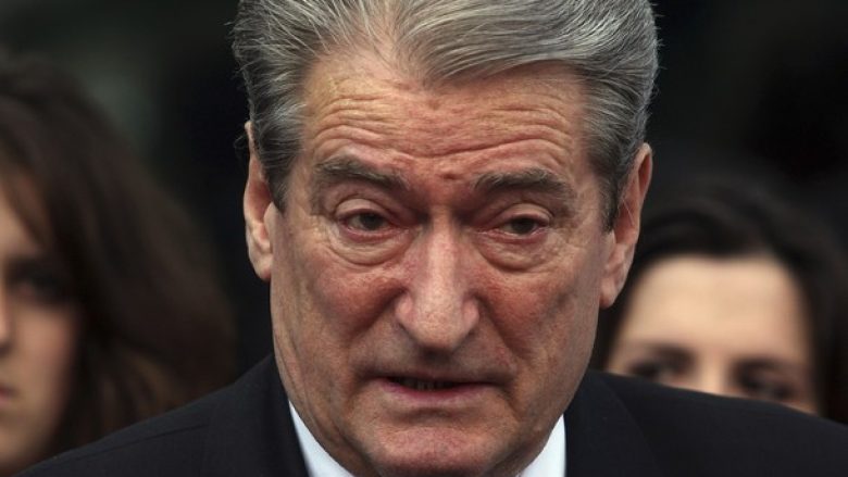 Portret i paautorizuar : Sali Berisha, 38 kri.met më monstruoze ndaj shqiptarëve brenda dhe jashtë kufirit Portret i paautorizuar : Sali Berisha, 38 kri.met më monstruoze ndaj shqiptarëve brenda dhe jashtë kufirit