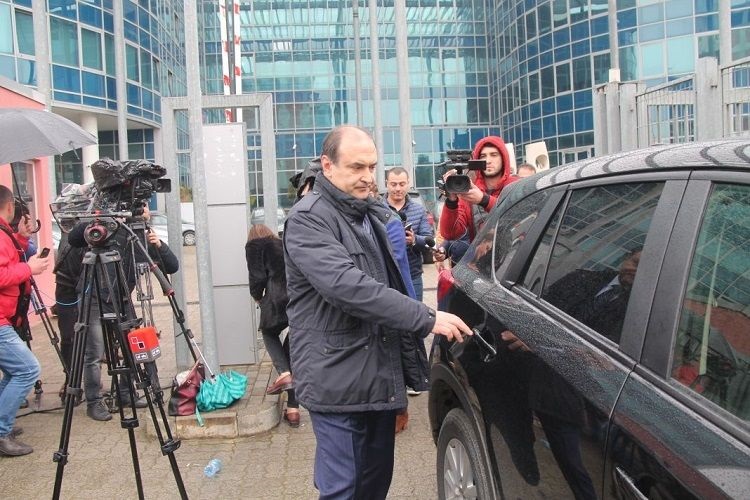 Si e ndryshoi politika Edmond Haxhinaston?! Nga një pedagog me pantallona treçerekshe, në miliarder! Si e ndryshoi politika Edmond Haxhinaston?! Nga një pedagog me pantallona treçerekshe, në miliarder!