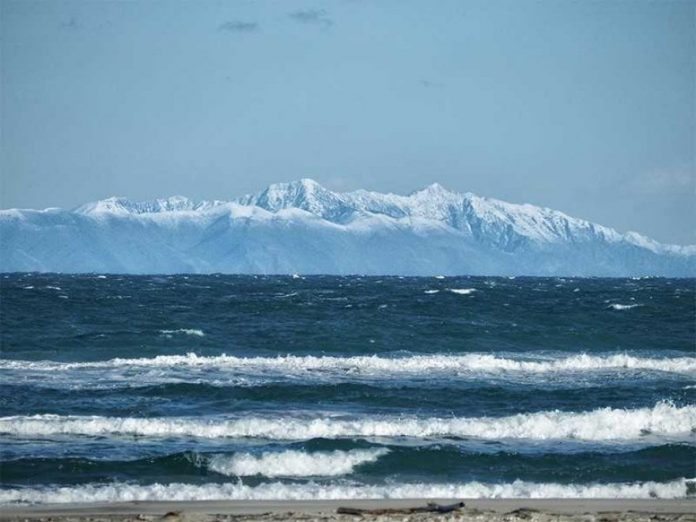 Fotot që po “çmendin” rrjetin: Si duken nga Italia malet e Himarës?! Fotot që po “çmendin” rrjetin: Si duken nga Italia malet e Himarës?!