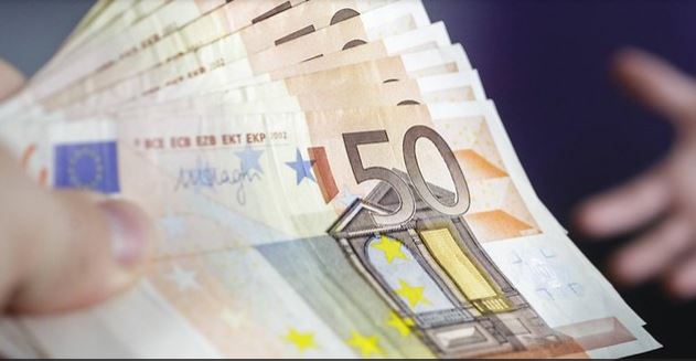 Kush denoncon korrupsionin fiton 5 mije euro Kush denoncon korrupsionin fiton 5 mije euro